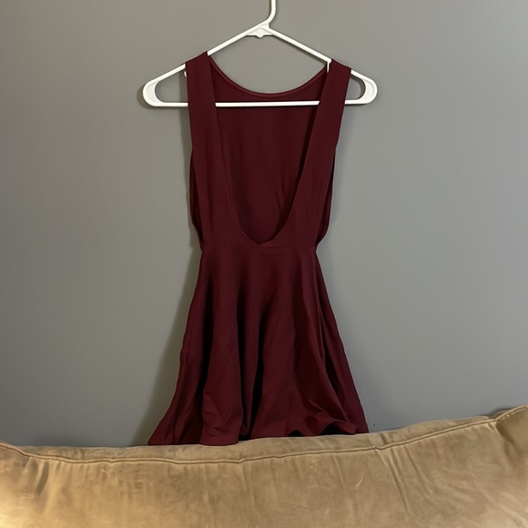 Women’s Open Back Sleeve Less Dress - Picture 2 of 3